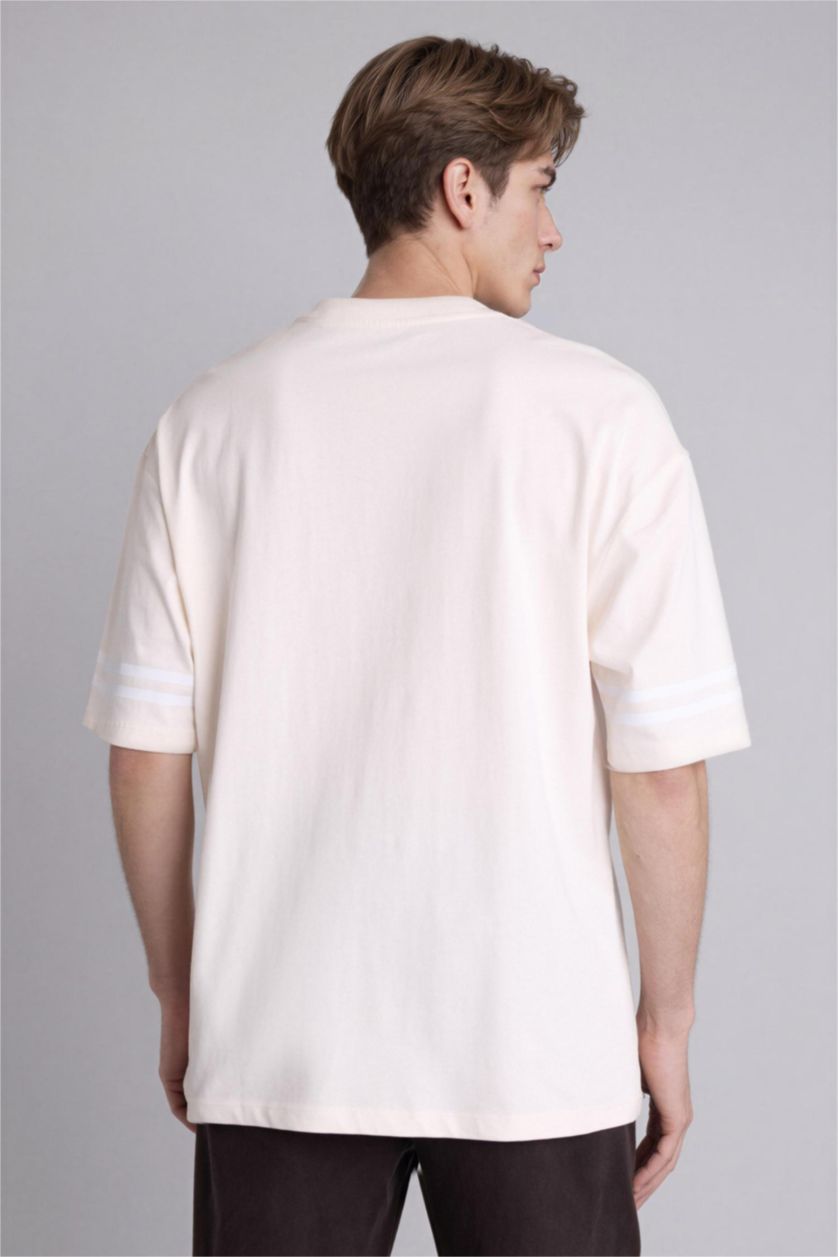 Man Ecru تيشيرت نص ردن قضة فضفاضة مطبوع