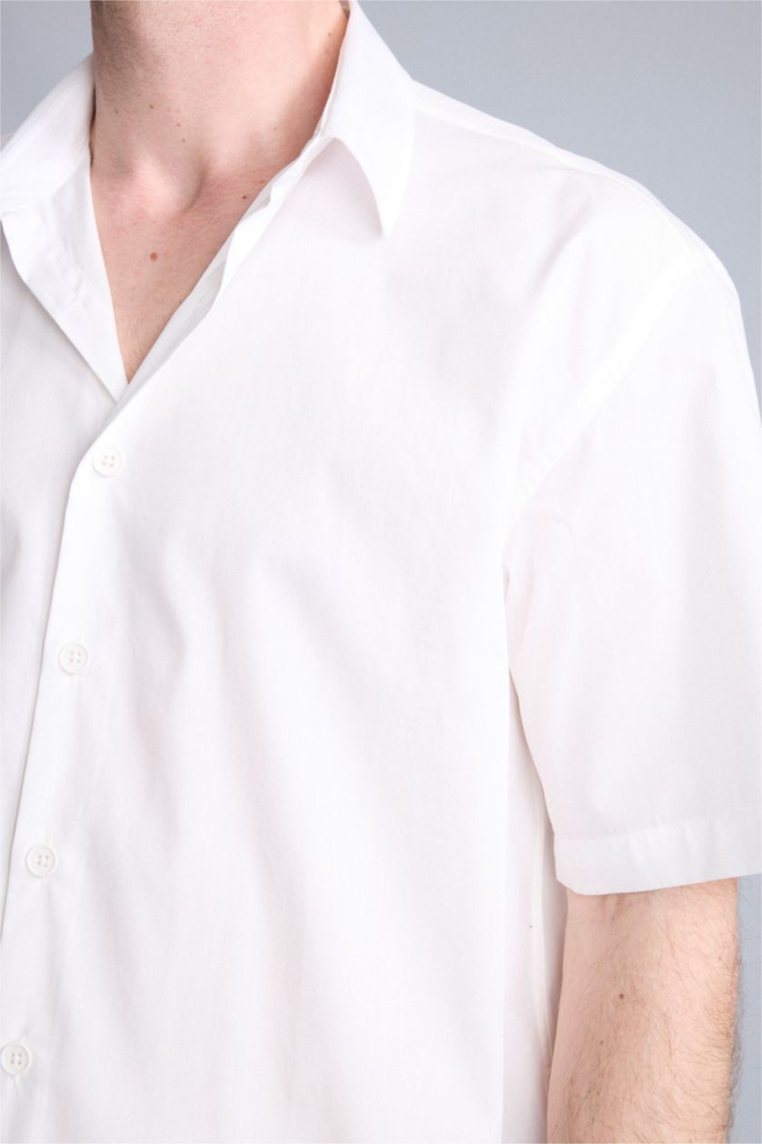 Man Ecru Boxy Fit Poplin Short Sleeve Shirt