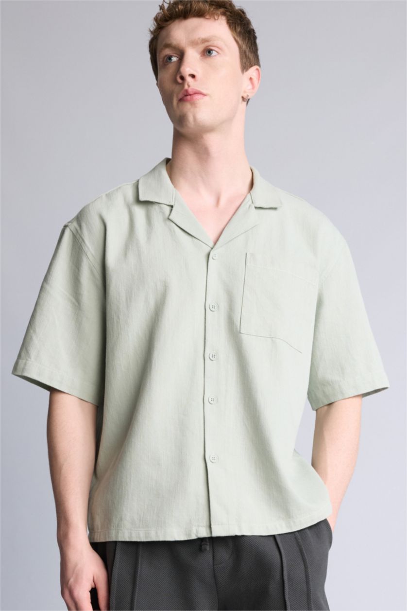 Erkek Açık Mavi Boxy Fıt Apaş Yaka Dokuma Kısa Kollu Gömlek