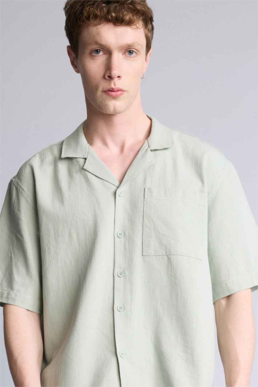 Erkek Açık Mavi Boxy Fıt Apaş Yaka Dokuma Kısa Kollu Gömlek