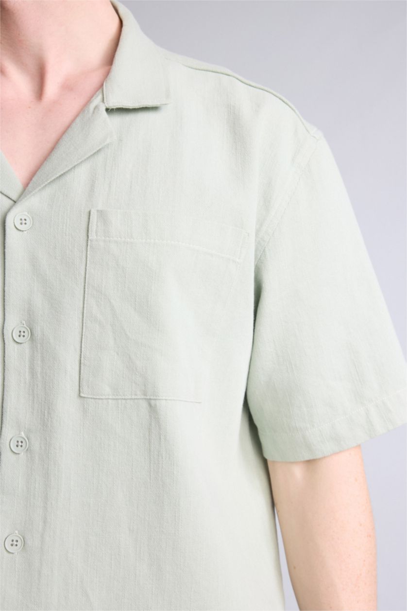 Erkek Açık Mavi Boxy Fıt Apaş Yaka Dokuma Kısa Kollu Gömlek