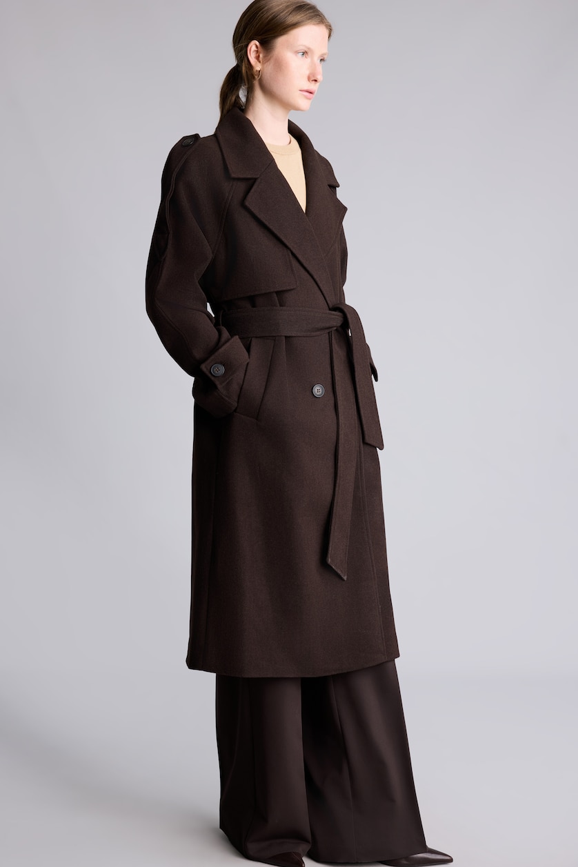 Woman Brown Cachet