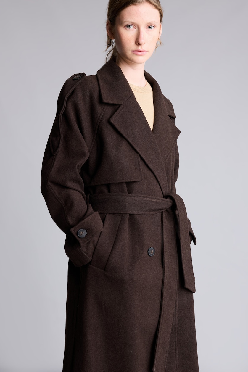 Woman Brown Cachet