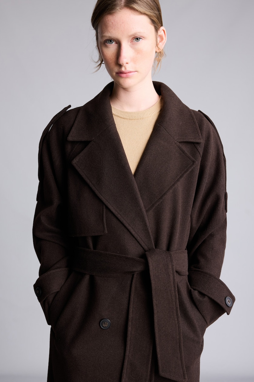 Woman Brown Cachet