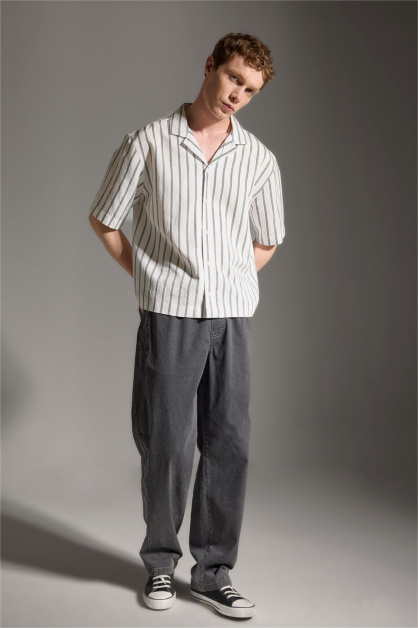 Man White Boxy Fit Apache Neck Short Sleeve Shirt