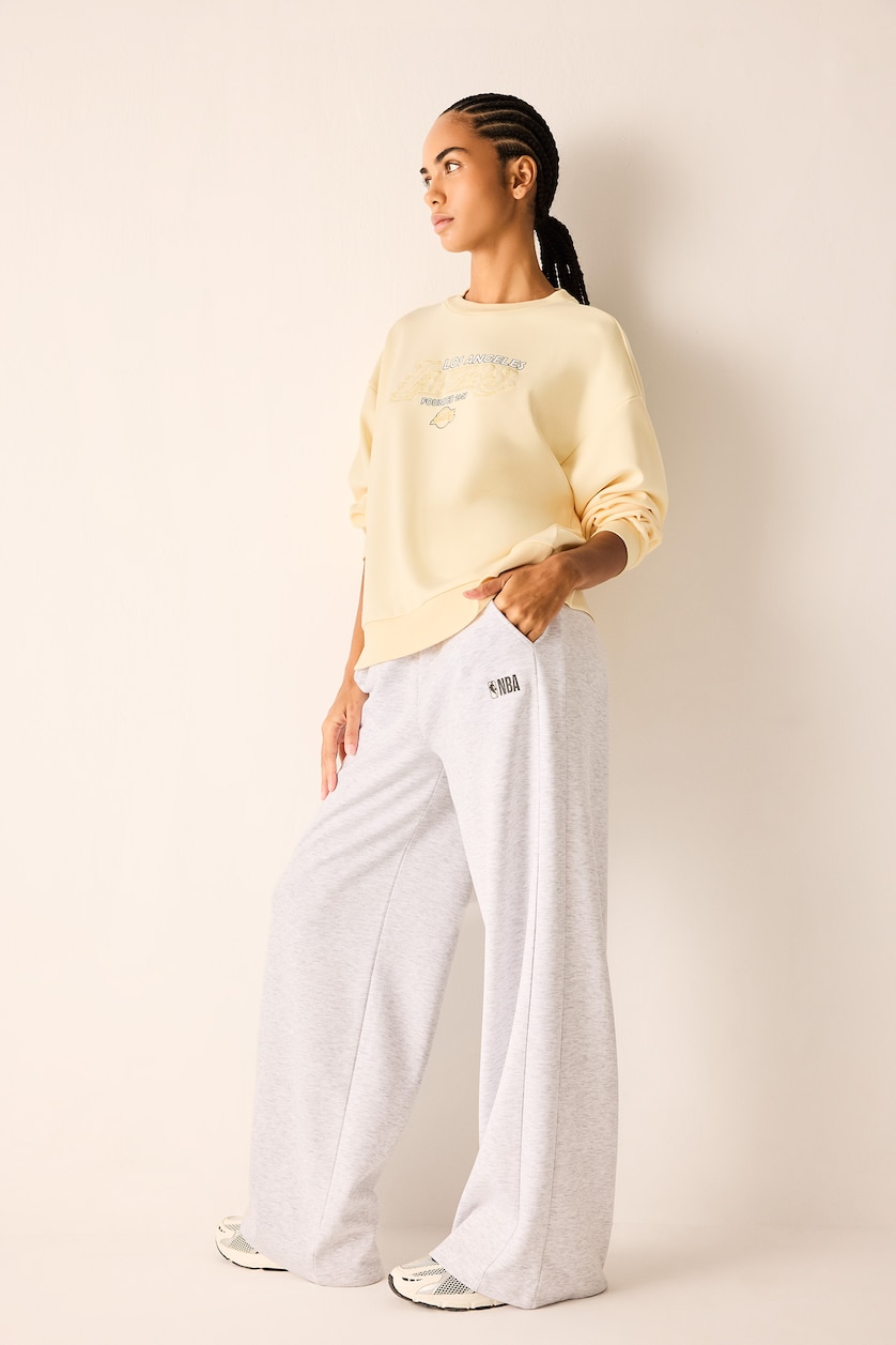 WOMAN Light Yellow NBA Los Angeles Lakers Oversize Fit Scuba Crew Neck Sports Sweatshirt