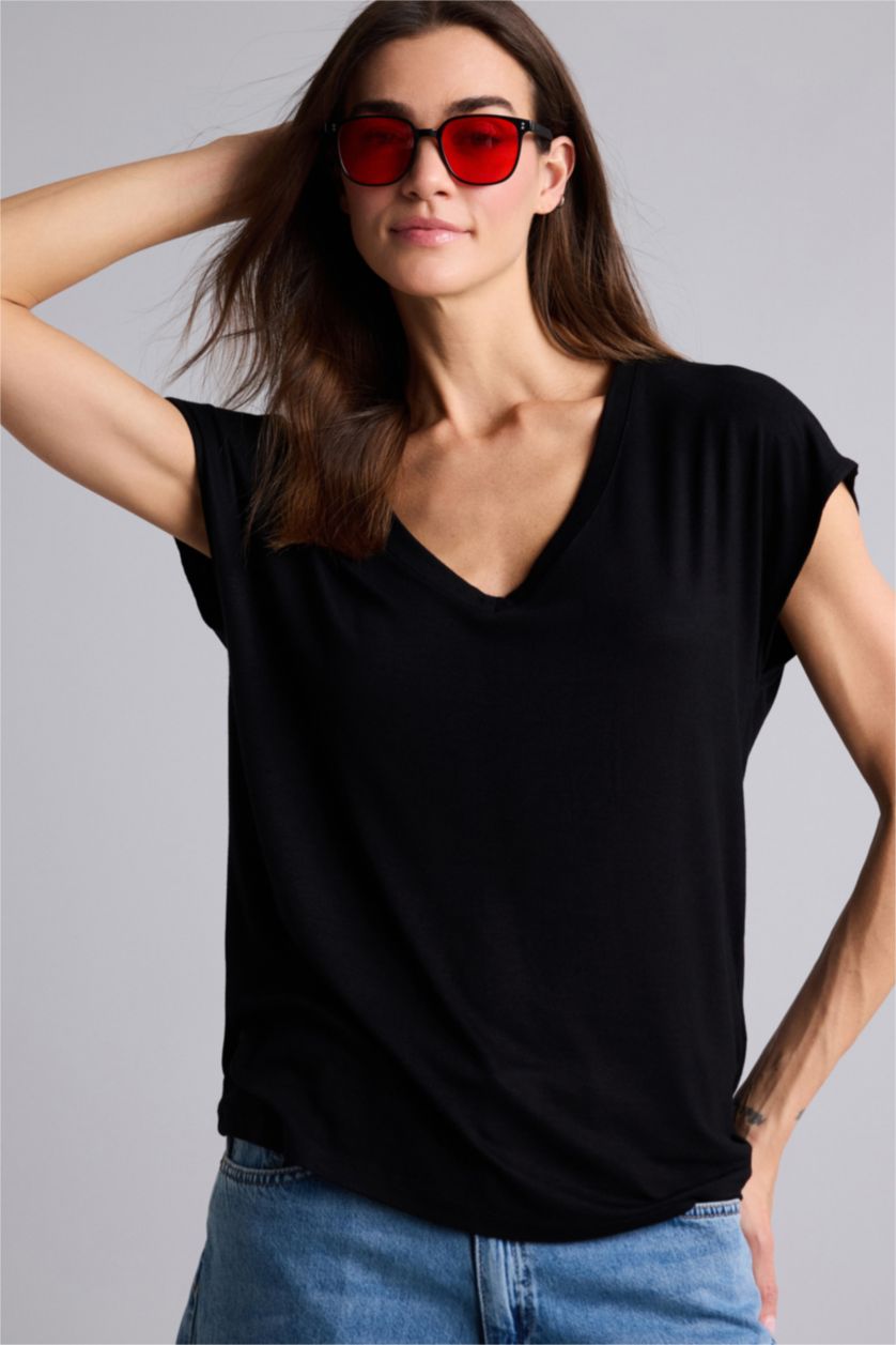 Kadın Siyah Kısa Kollu Tişört