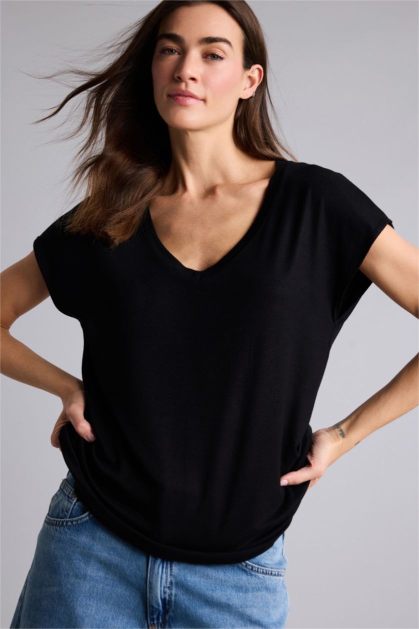 Kadın Siyah Kısa Kollu Tişört
