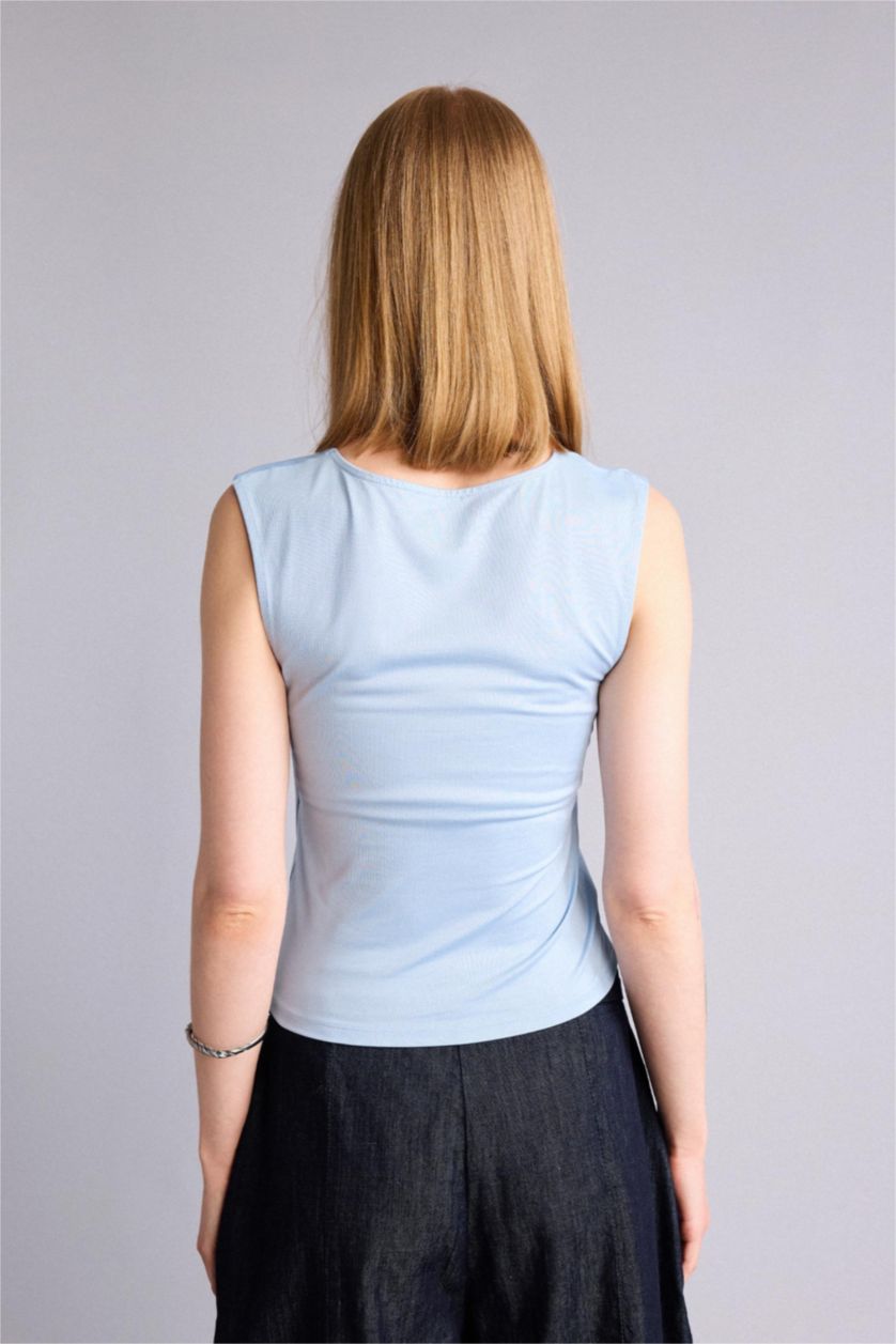 Kadın Açık Mavi Fıtted Kalp Yaka Atlet