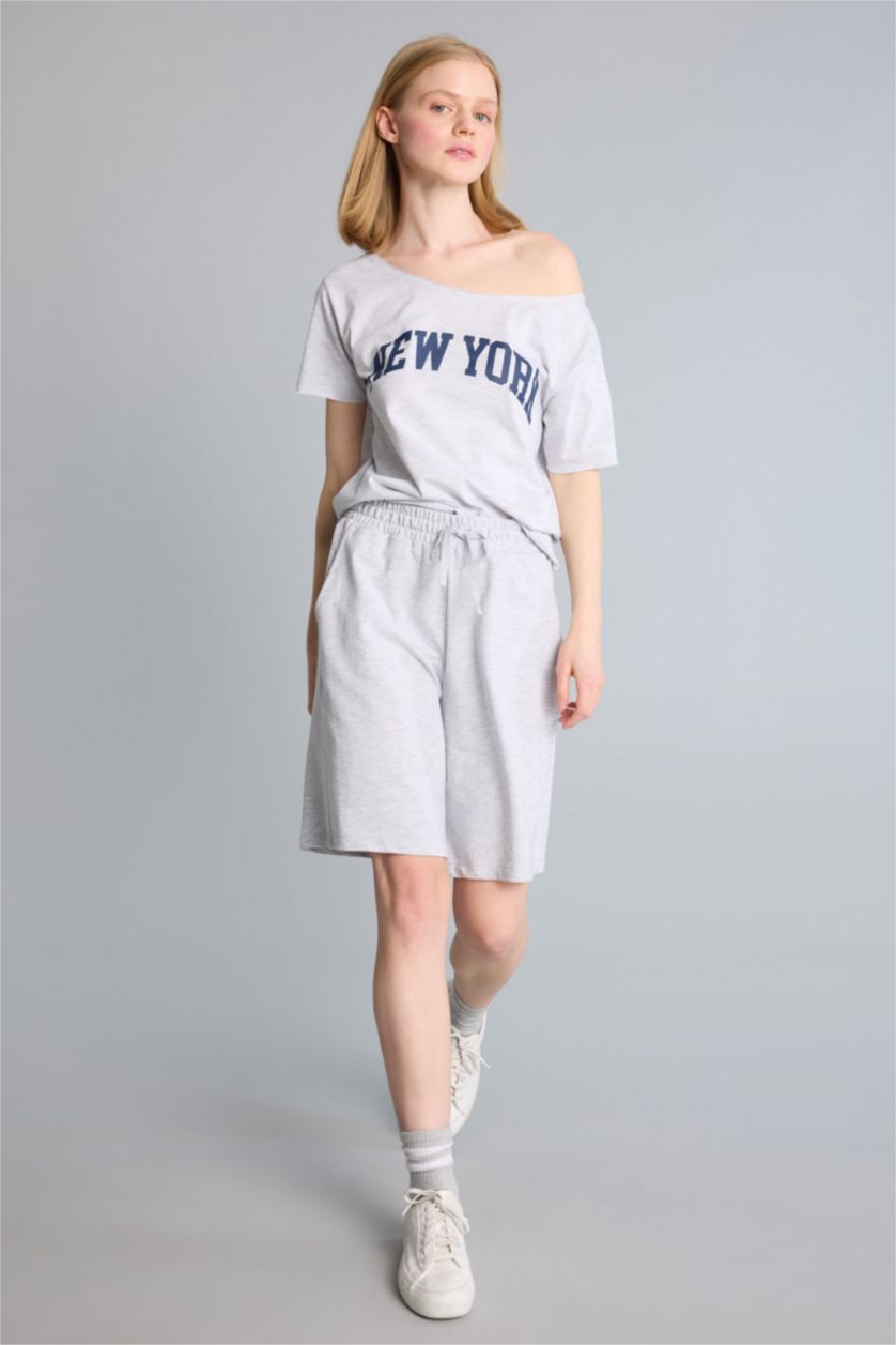 Kadın Gri Melanj Loose Fıt Kayık Yaka Baskılı Kısa Kollu Tişört