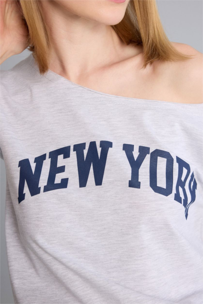 Kadın Gri Melanj Loose Fıt Kayık Yaka Baskılı Kısa Kollu Tişört