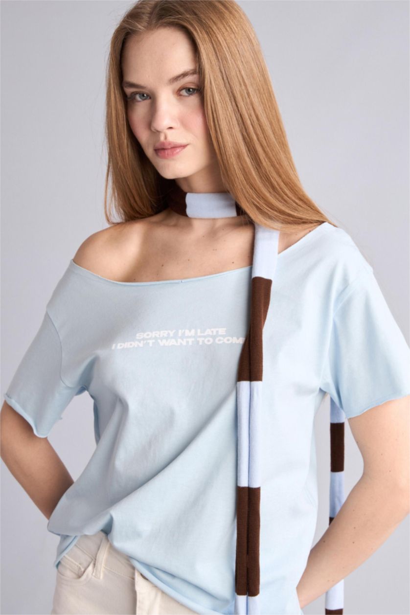 Kadın Açık Mavi Slım Fıt Kayık Yaka Baskılı Tişört