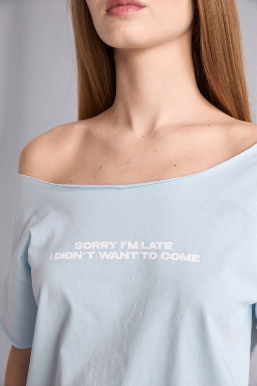 Kadın Açık Mavi Slım Fıt Kayık Yaka Baskılı Tişört