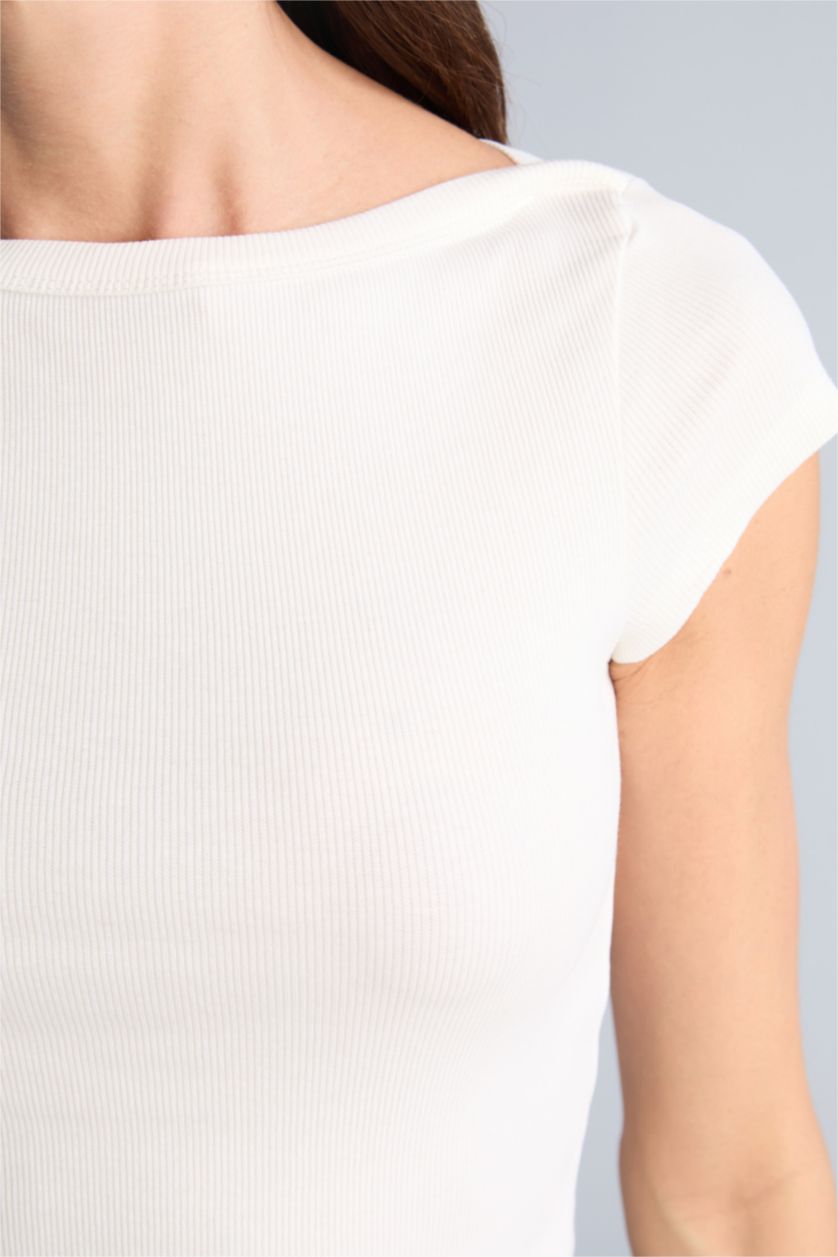 Kadın Ekru Slim Fit Kısa kollu Kaşkorse Tişört