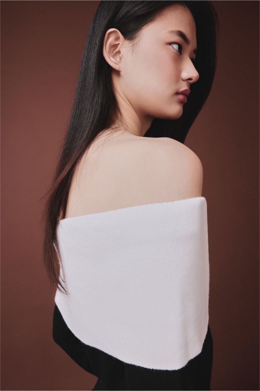 Kadın Siyah Omzu Açık Kazak