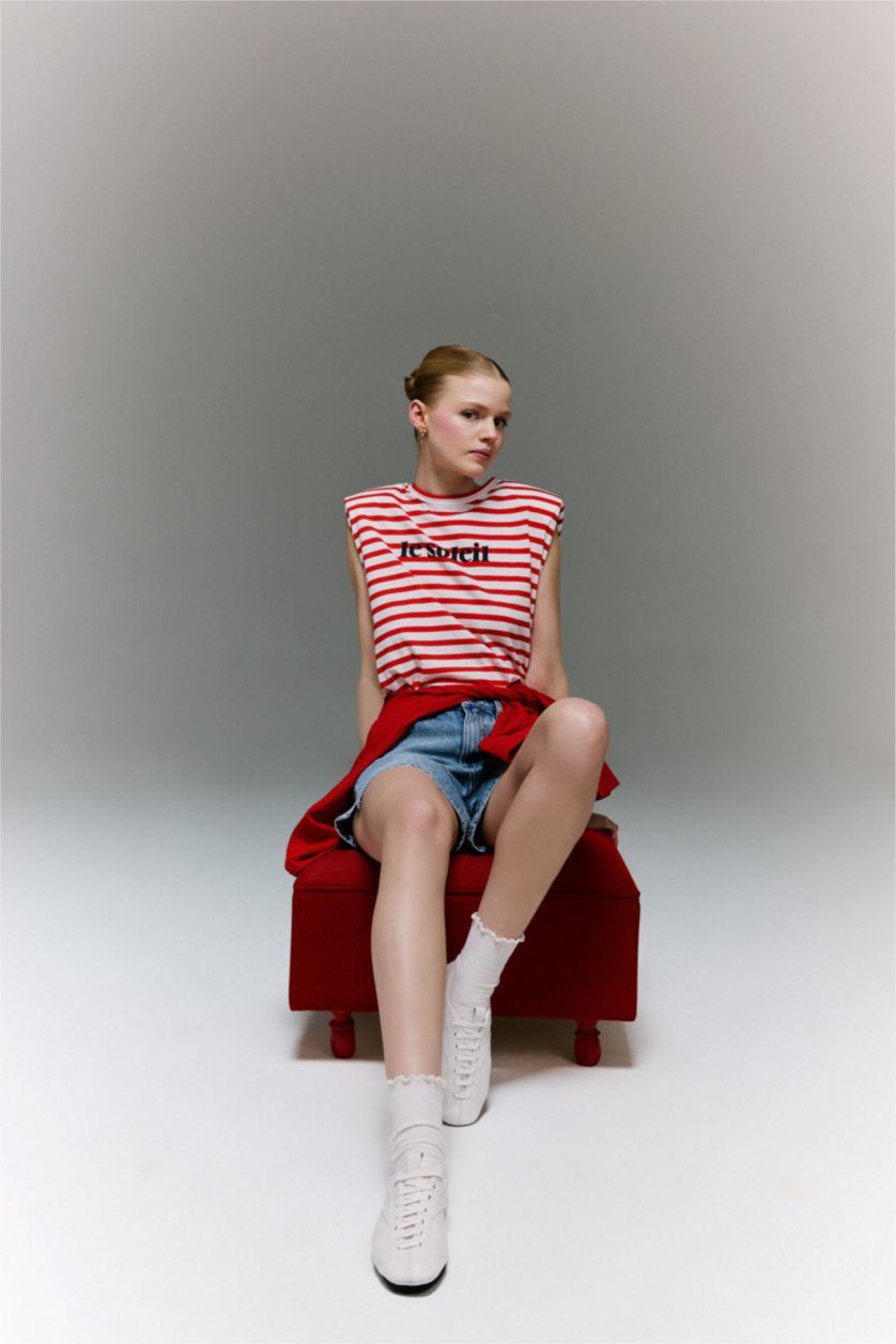 Kadın Beyaz Relax Fıt Baskılı Kısa Kollu Tişört