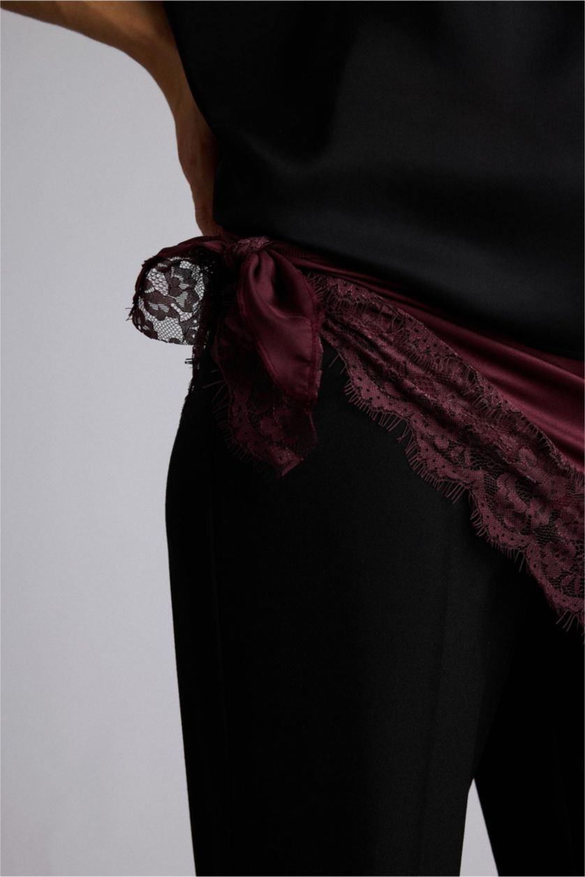 Kadın Siyah Regular Fıt Degaje Yaka Saten Kısa Kollu Bluz