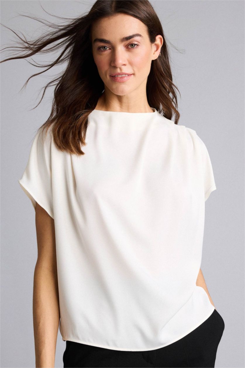 Kadın Ekru Regular Fıt Degaje Yaka Saten Kısa Kollu Bluz