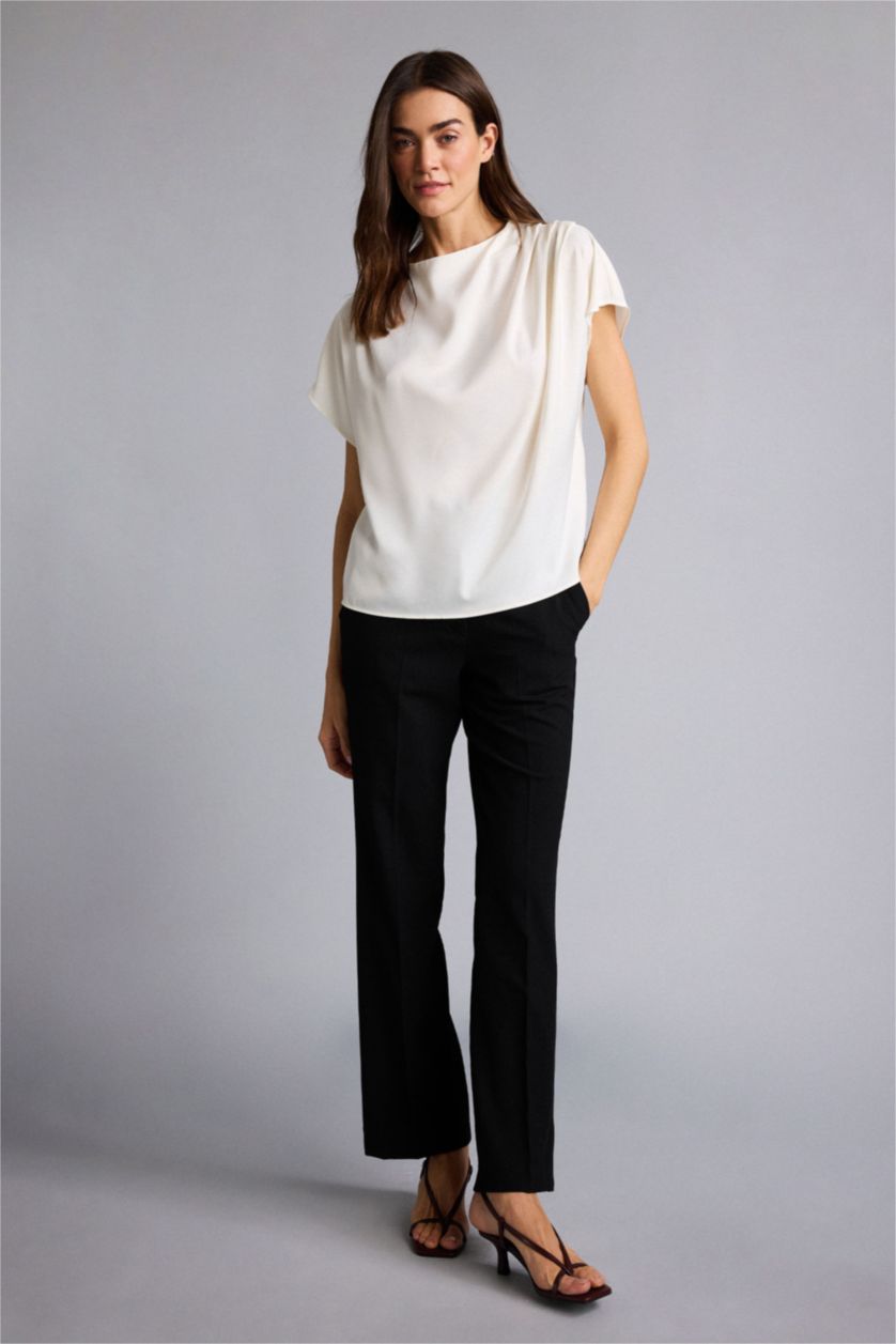 Kadın Ekru Regular Fıt Degaje Yaka Saten Kısa Kollu Bluz