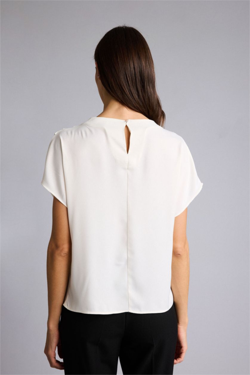 Kadın Ekru Regular Fıt Degaje Yaka Saten Kısa Kollu Bluz