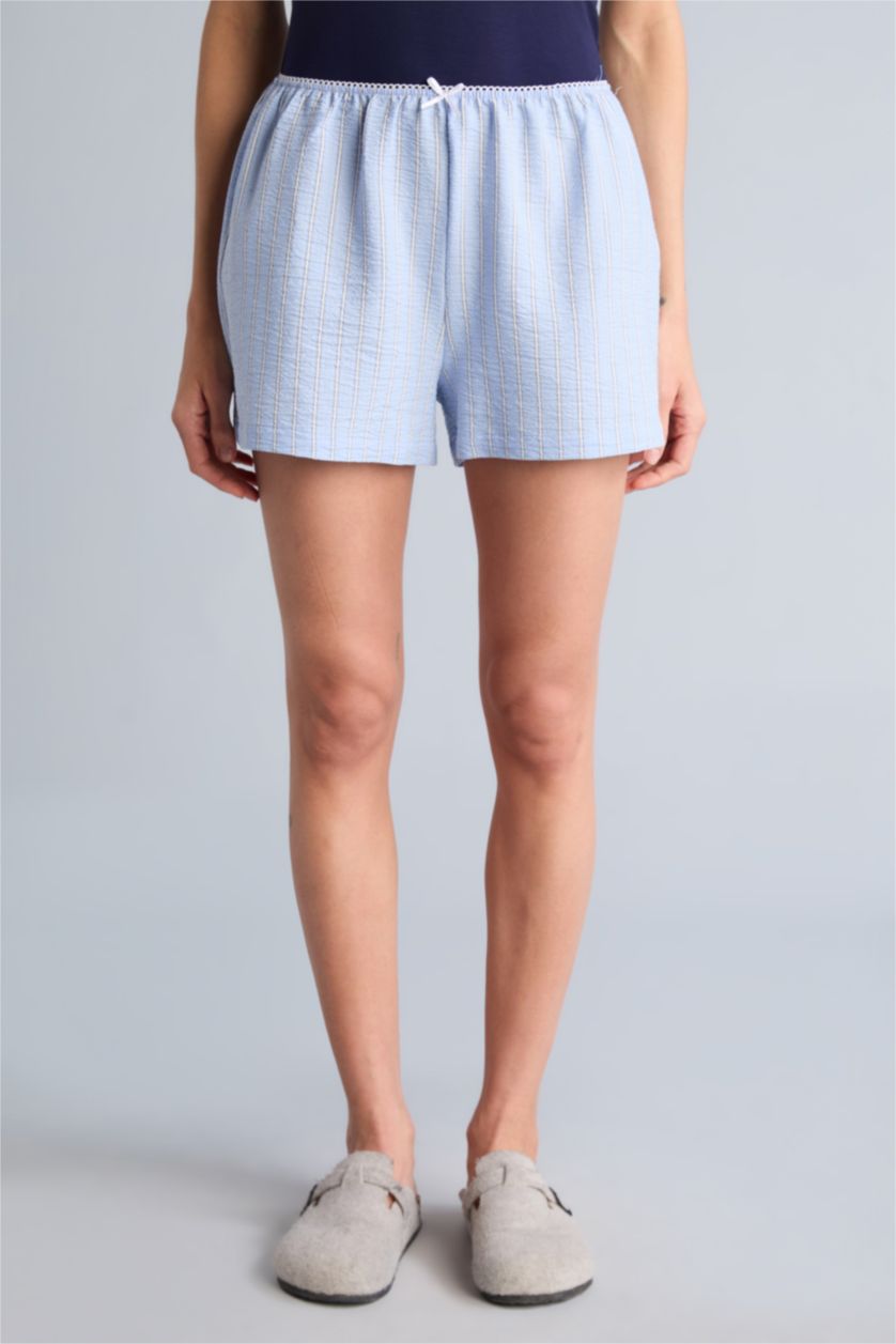 Kadın Açık Mavi Teknik Regular Fıt Kısa Boy Gofre Dokulu Şort