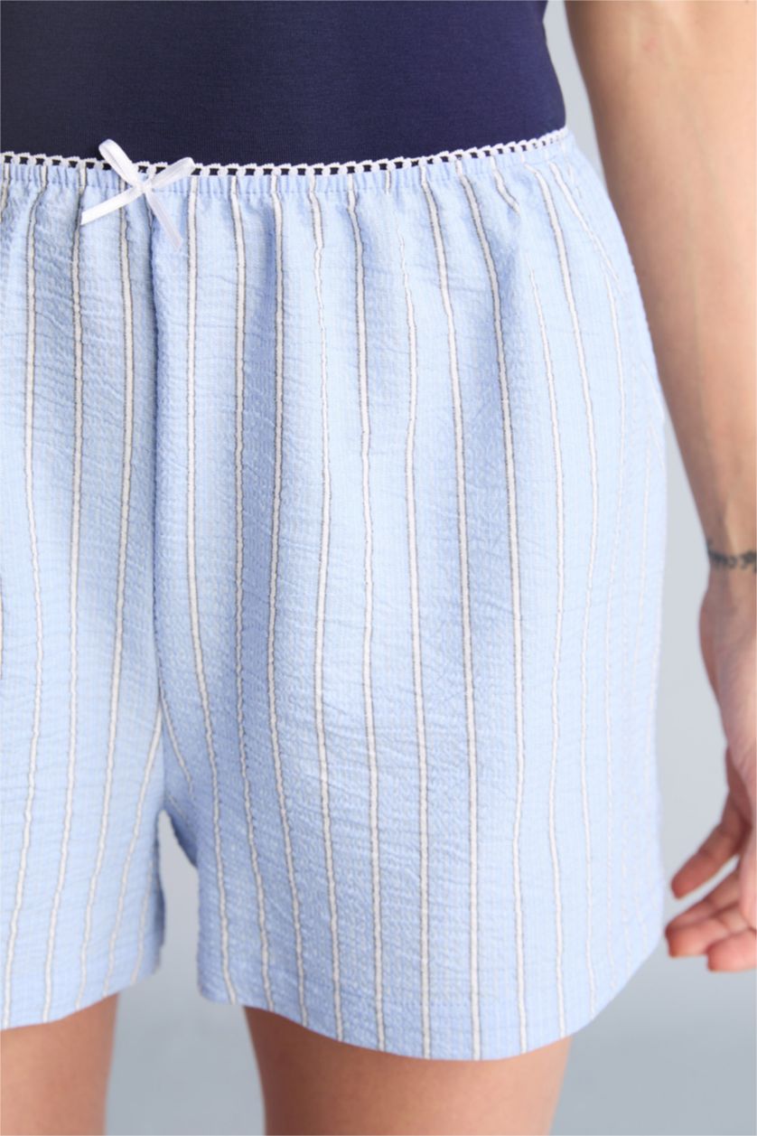 Kadın Açık Mavi Teknik Regular Fıt Kısa Boy Gofre Dokulu Şort