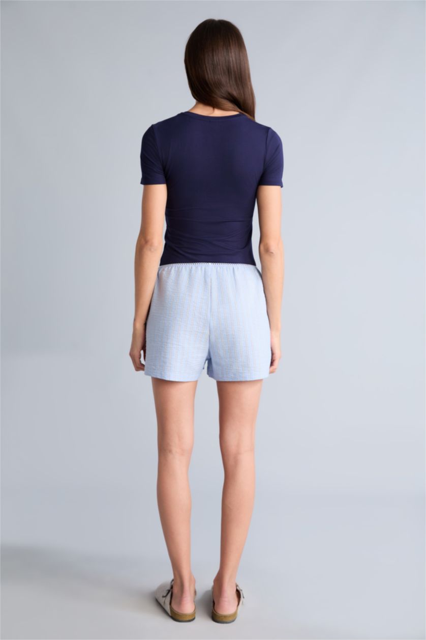 Kadın Açık Mavi Teknik Regular Fıt Kısa Boy Gofre Dokulu Şort
