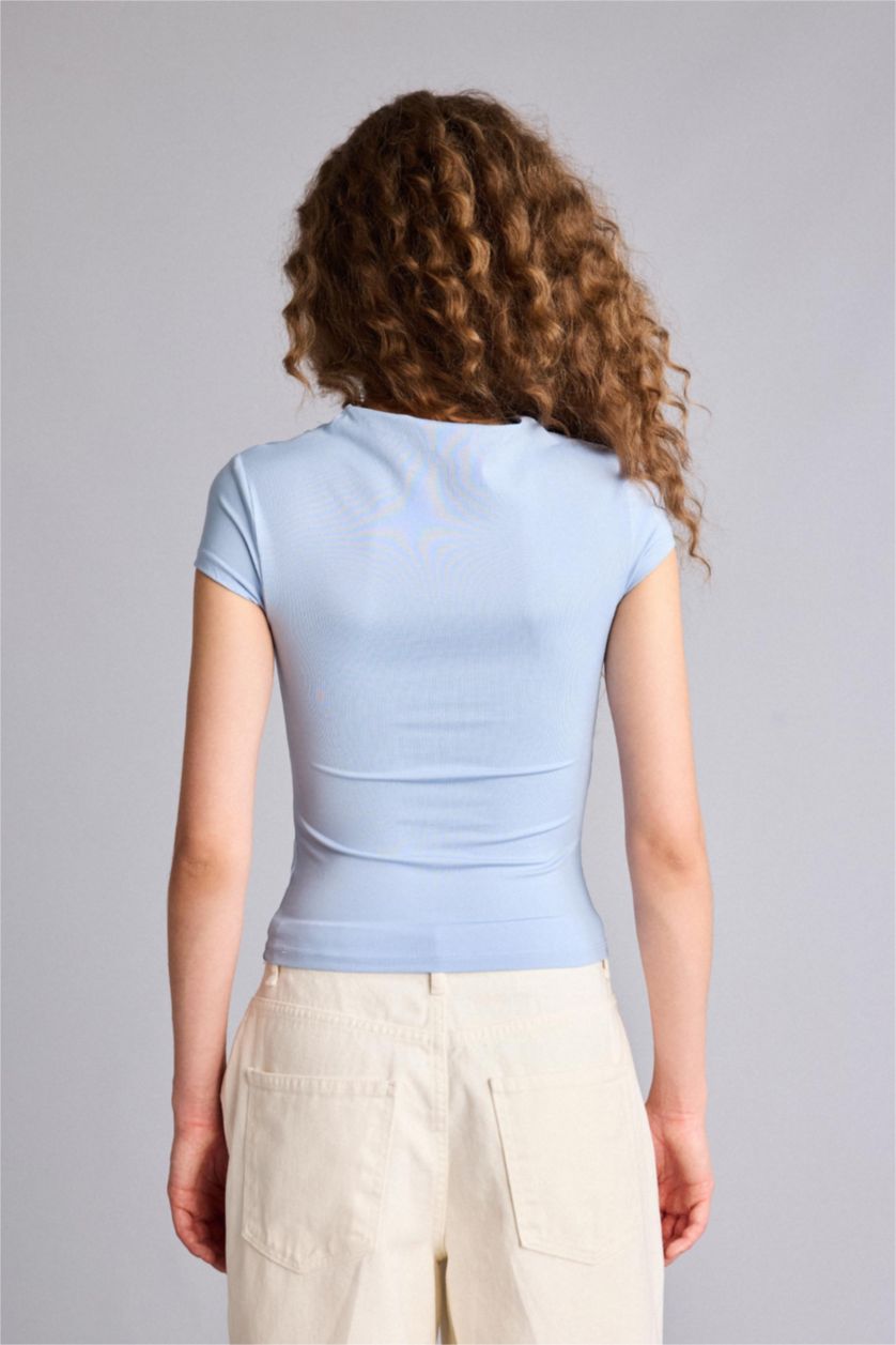 Kadın Açık Mavi Fıtted Kısa Kollu Tişört