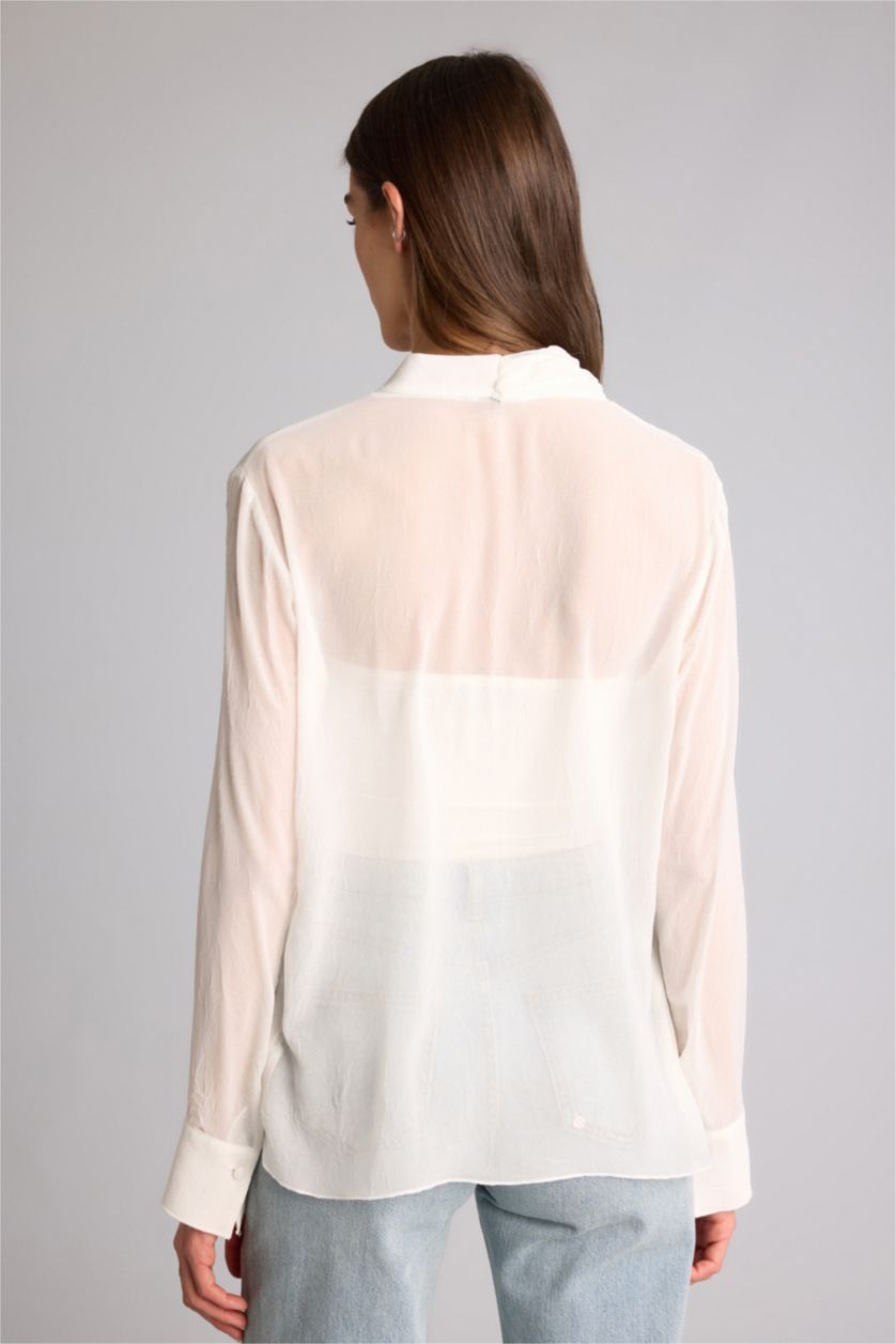 Kadın Beyaz Şal Yaka Krinkıl Kumaş Bluz