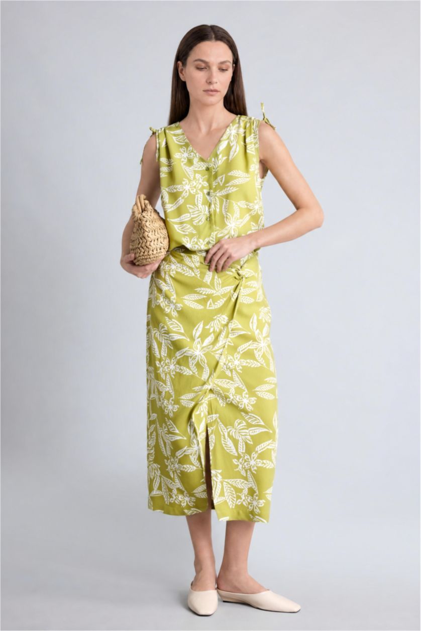 Woman Green Regular Fit V-Neck Printed Green Shirt