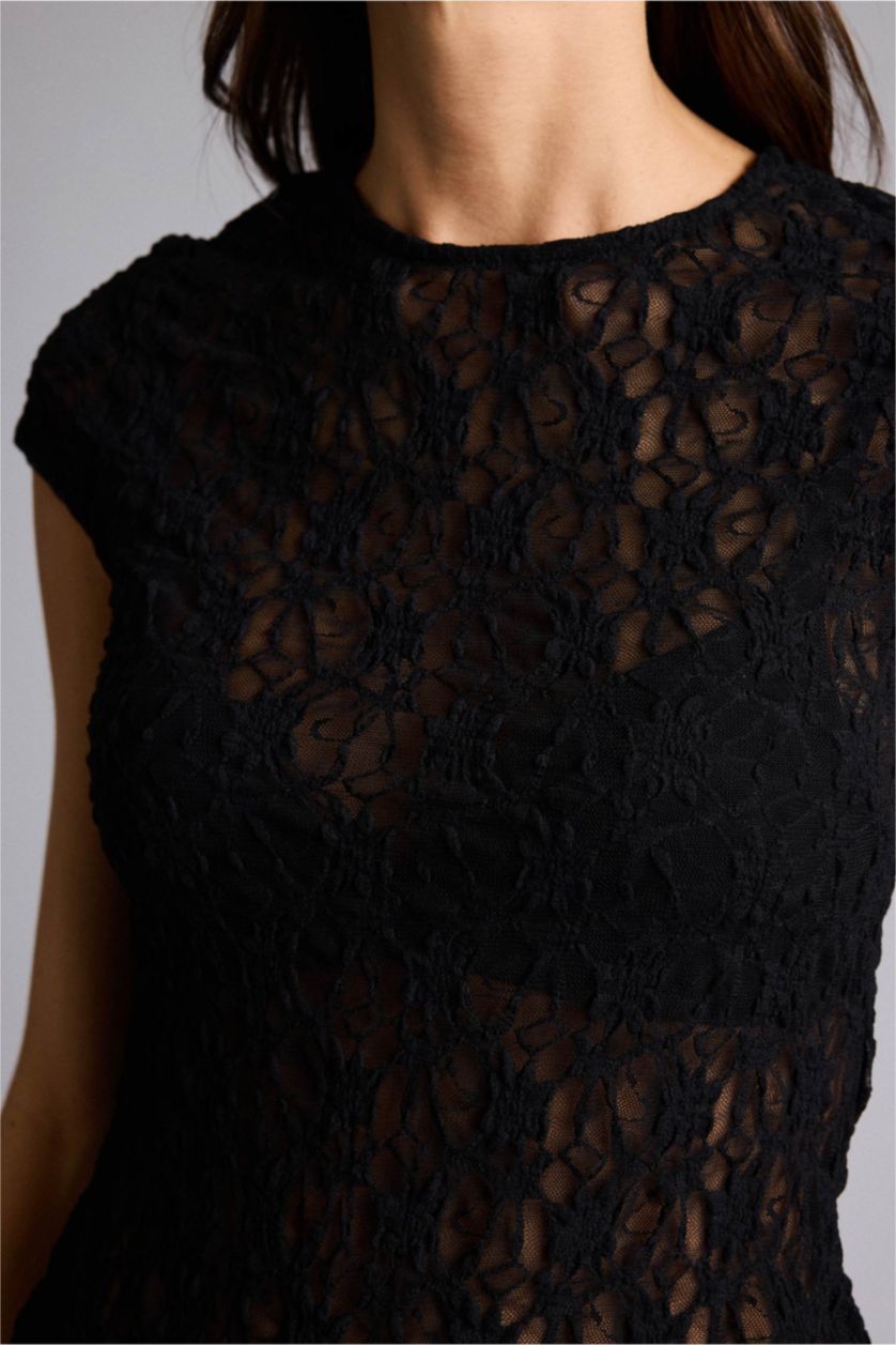 Kadın Siyah Slım Fıt Bisiklet Yaka Dantel Kısa Kollu Tişört