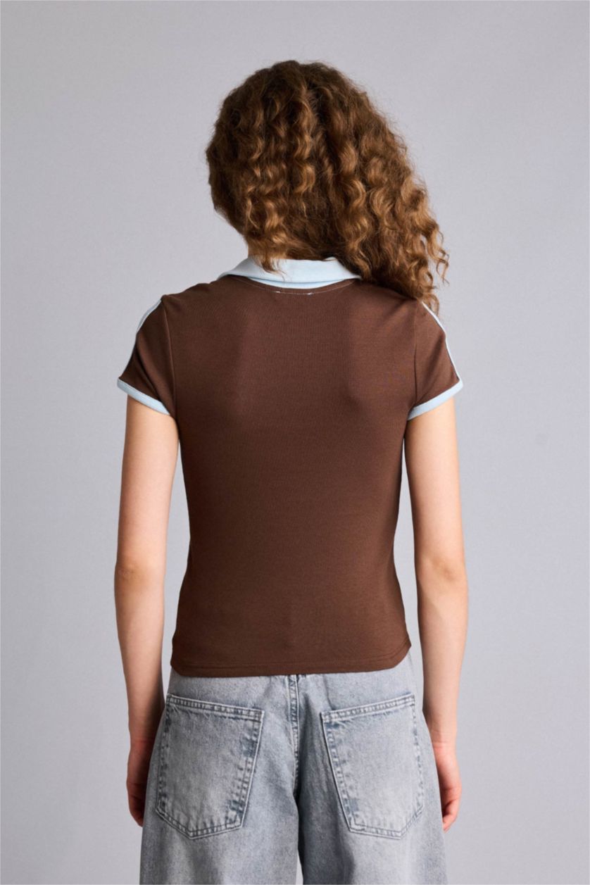 Kadın Kahve Fıtted Polo Yaka Baskılı Ribana Kısa Kollu Tişört