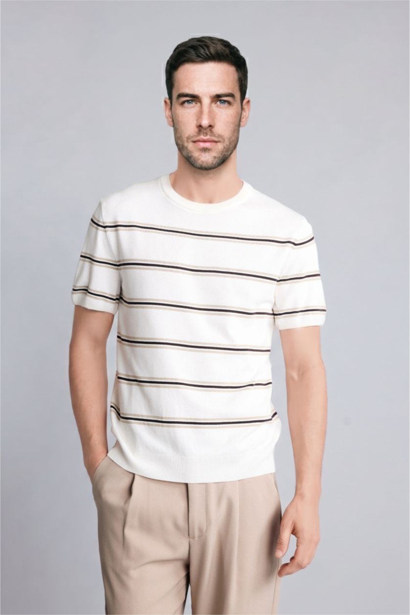 رجال بيج فاتح Standard Fit Short Sleeve T-Shirt