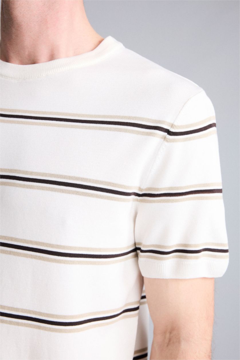رجال بيج فاتح Standard Fit Short Sleeve T-Shirt