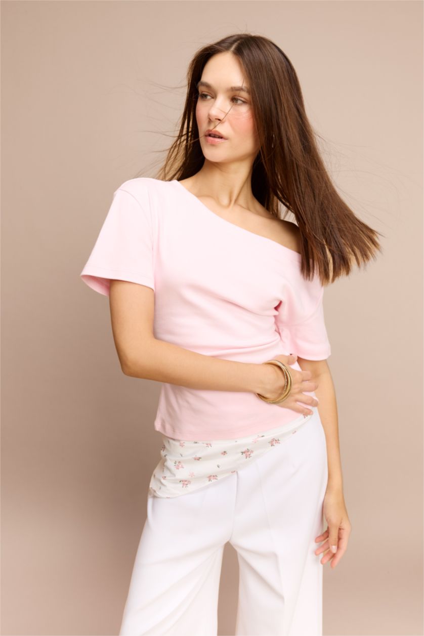 Kadın Açık Pembe Regular Fit Kayık Yaka Tişört