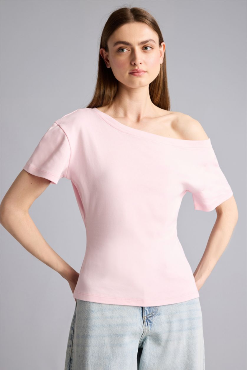 Kadın Açık Pembe Regular Fit Kayık Yaka Tişört