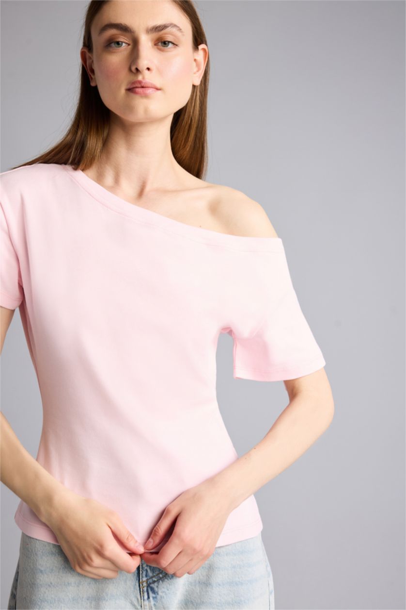 Kadın Açık Pembe Regular Fit Kayık Yaka Tişört