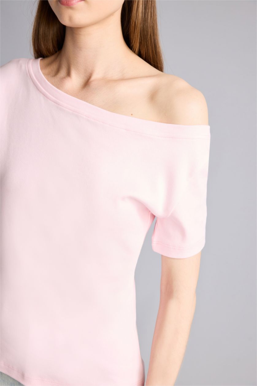 Kadın Açık Pembe Regular Fit Kayık Yaka Tişört