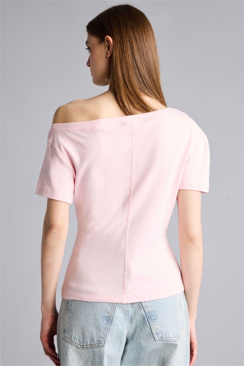 Kadın Açık Pembe Regular Fit Kayık Yaka Tişört