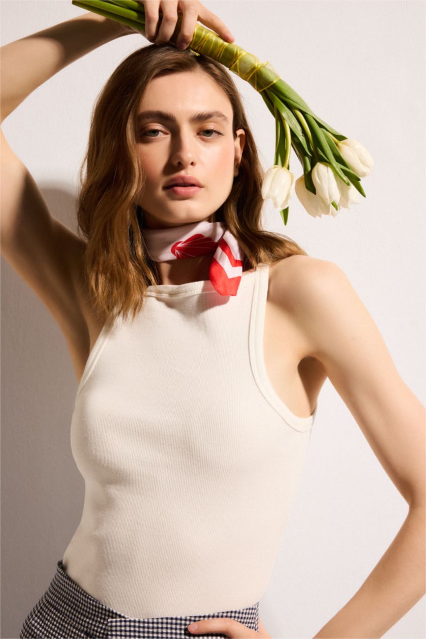 Woman Ecru Slim Fit Basic Camisole Boat Collar Tank Top