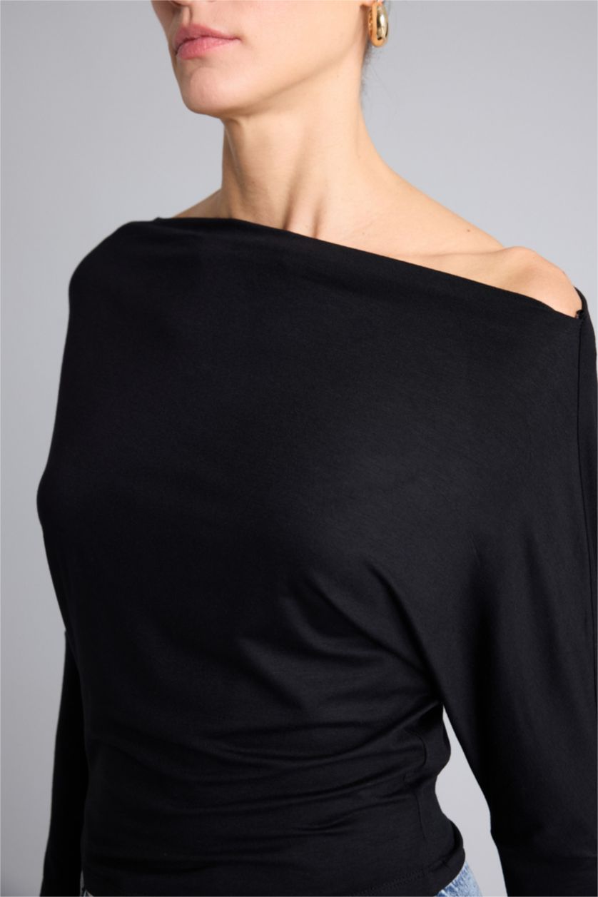 Kadın Siyah Slım Fıt Kayık Yaka Uzun Kollu Tişört