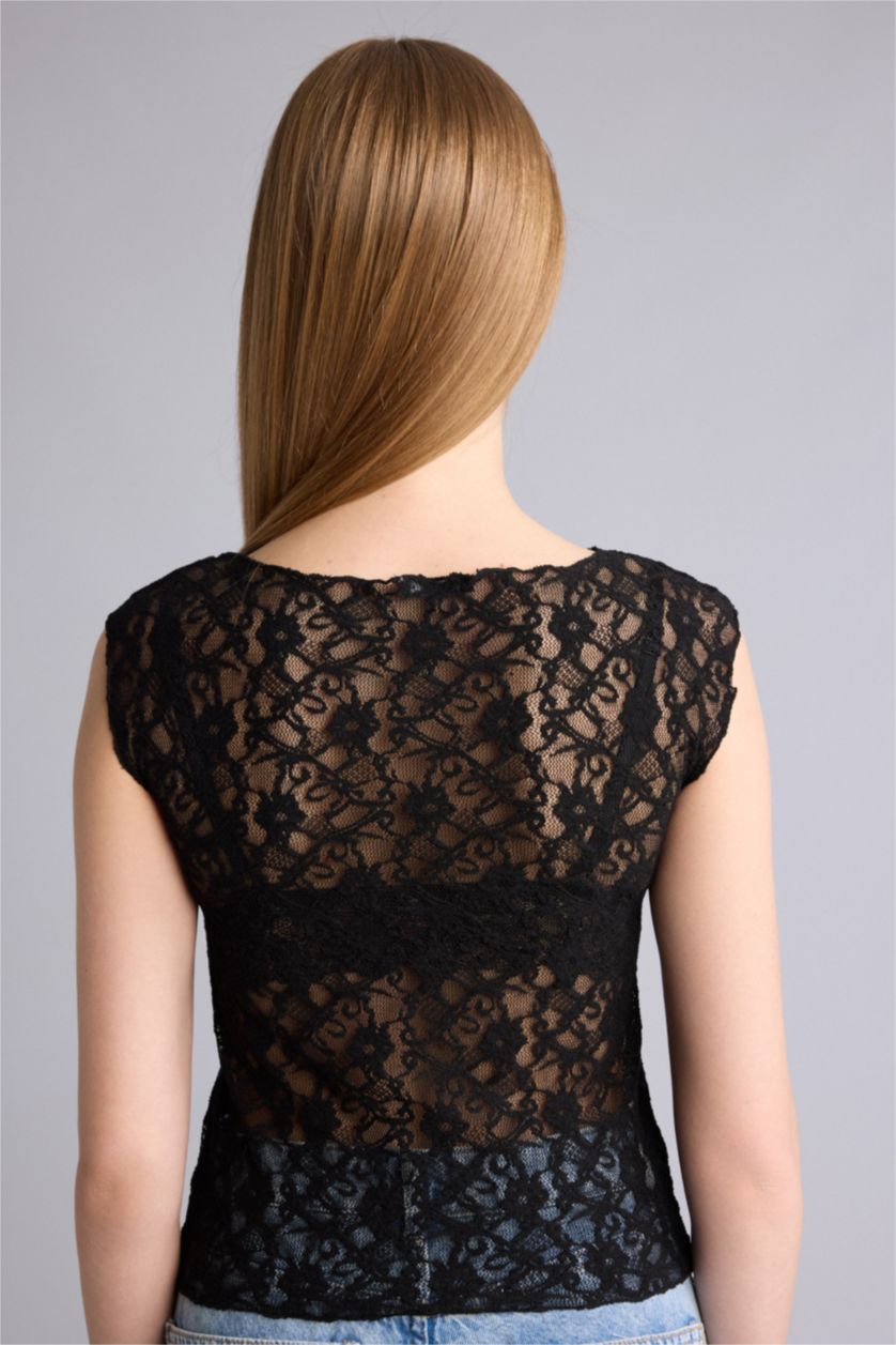 Woman Black Slim Fit Lace Short Sleeve T-Shirt