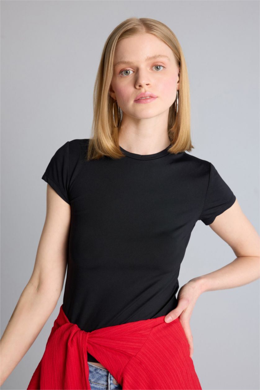 Woman Black Slim Fit Short Sleeve T-Shirt