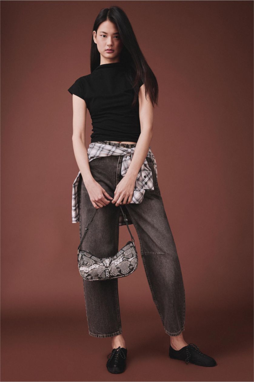 Woman Black Woman Short Sleeve T-Shirt