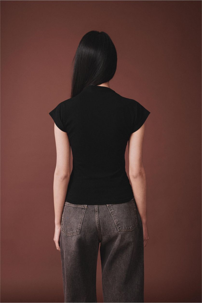 Woman Black Woman Short Sleeve T-Shirt