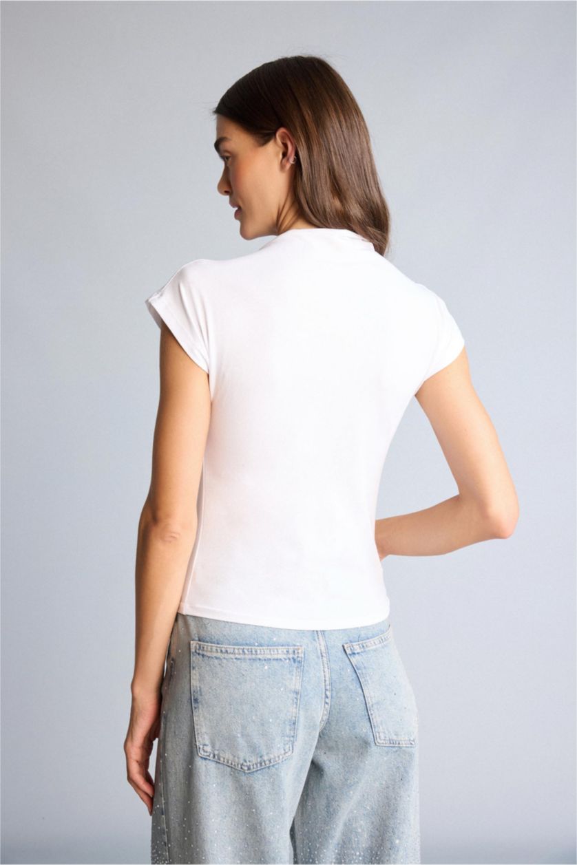 Kadın Kırık Beyaz Kısa Kollu Tişört
