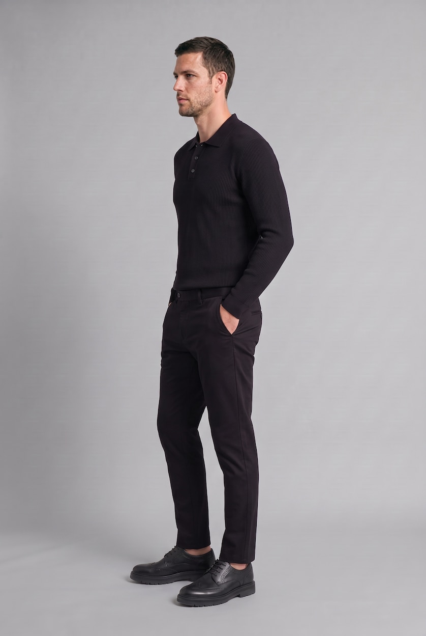 HOMME Noir Jean à taille normale et jambe fuselée Coupe tapered