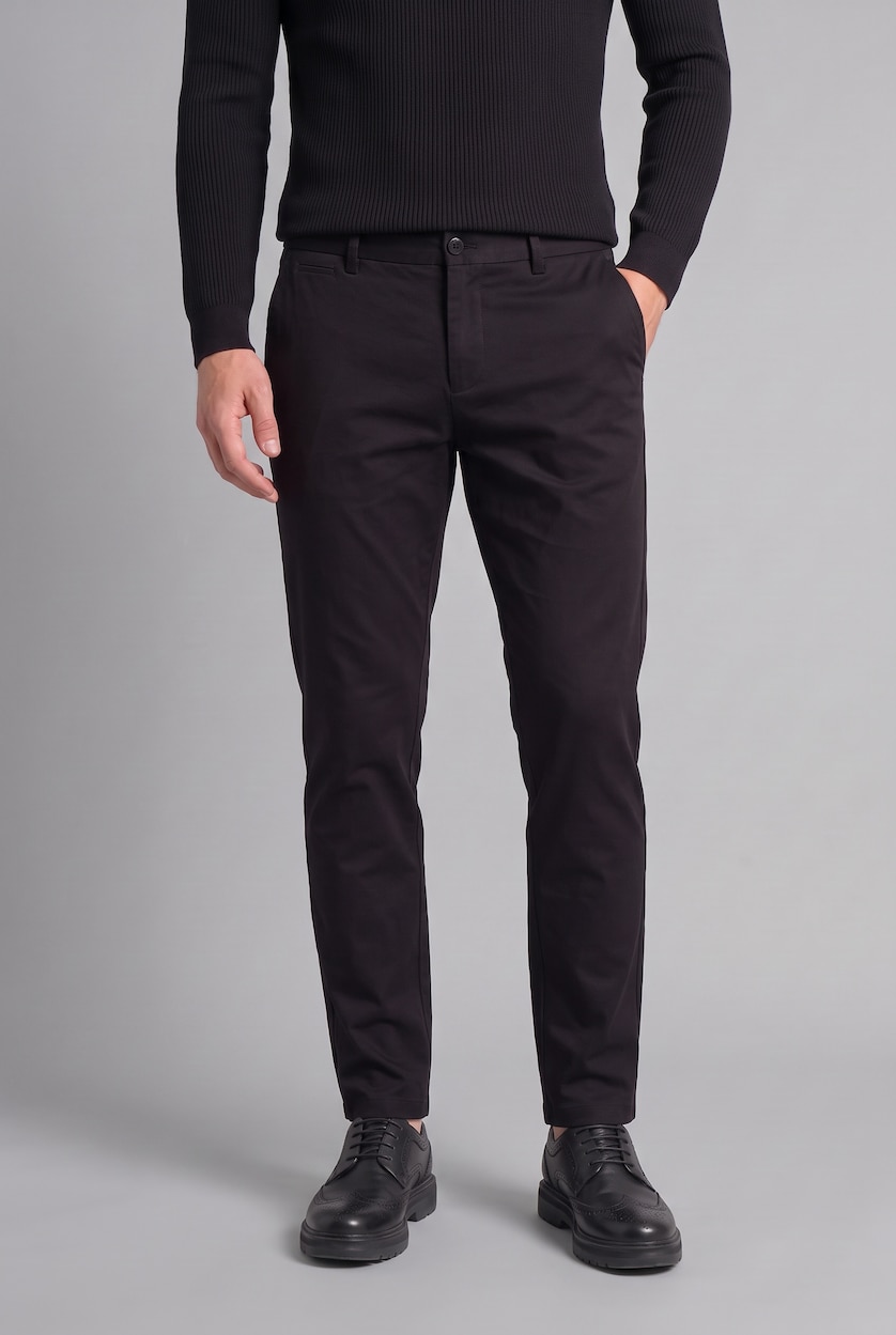 HOMME Noir Jean à taille normale et jambe fuselée Coupe tapered