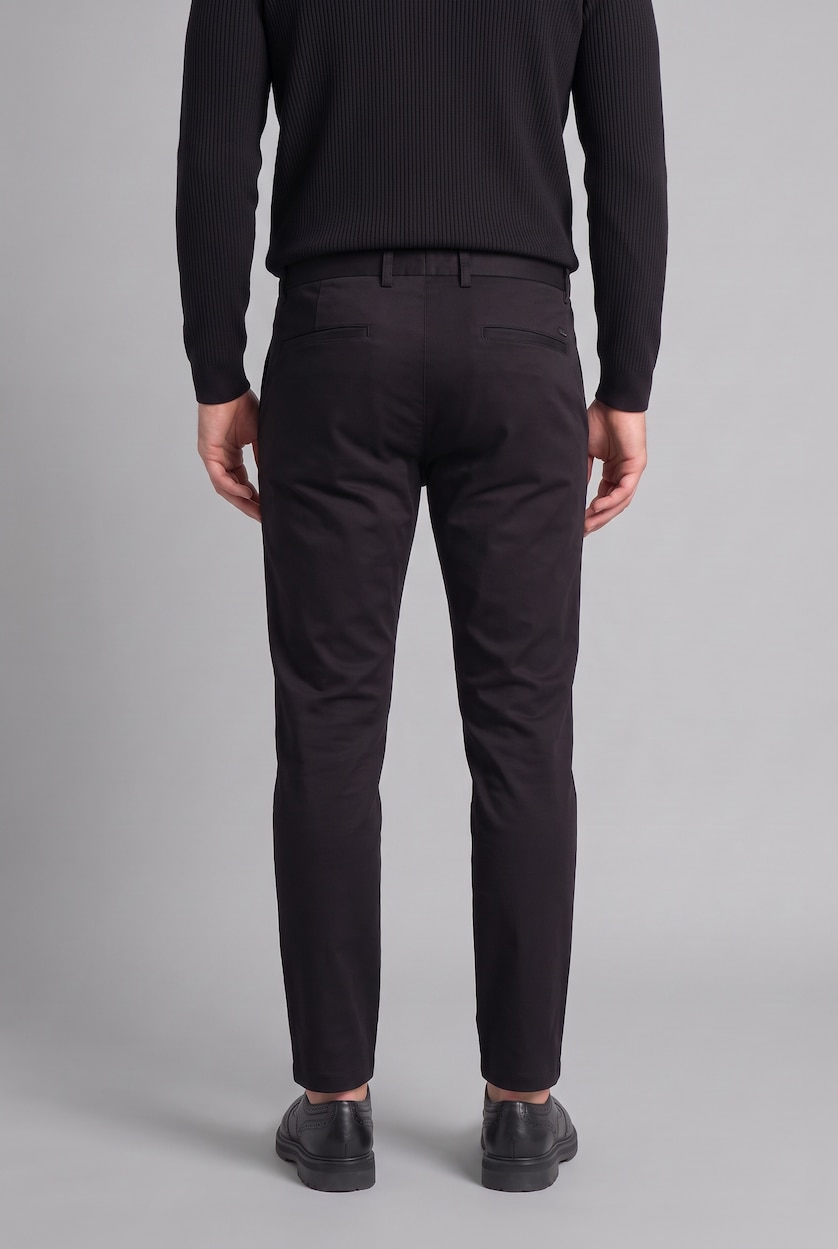 HOMME Noir Jean à taille normale et jambe fuselée Coupe tapered