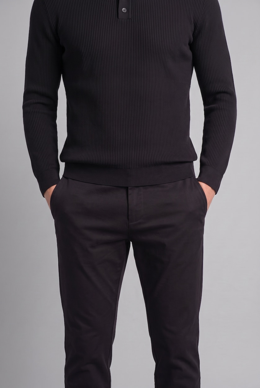 HOMME Noir Jean à taille normale et jambe fuselée Coupe tapered